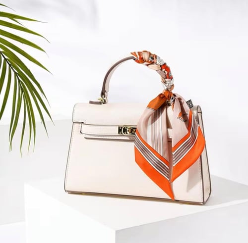 علبة ايرمز اسطوانية مع شريطة بتعبئة سكارف