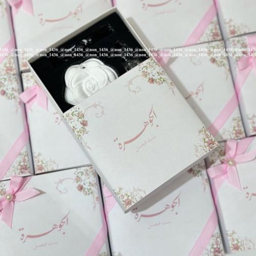 بوكس فواحة وردة شانيل بدون اسم بارز مع شريطة