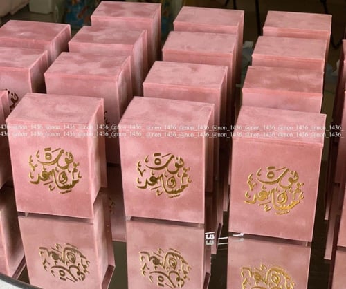 بوكس قطيفة بتعبئة كريستال مسك او دهن عود الطباعة ح...