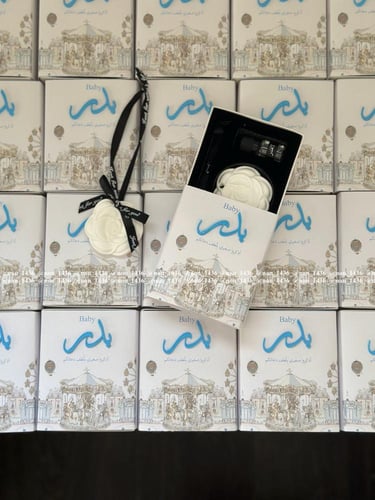 بوكس فواحة وردة شانيل مع اسم بارز و شريطة