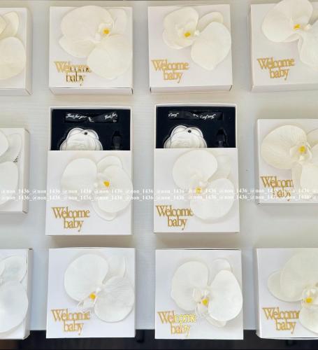 فواحة شانيل داخل بوكس والاسم 3D