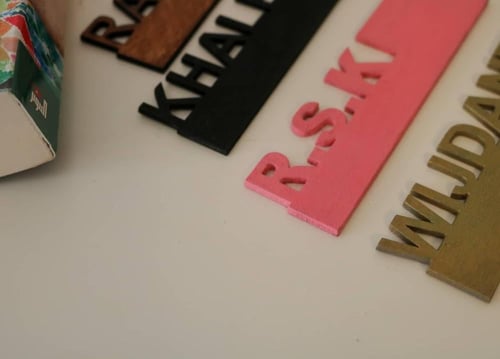 فاصل كتاب خشبي(أسم ) بإستخدام الليزر