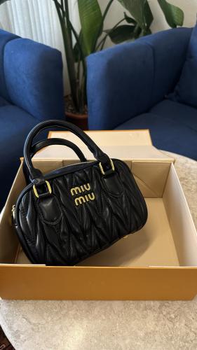 شنطة ميو ميو