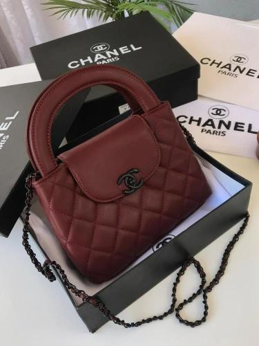 شنطة يد من شانيل