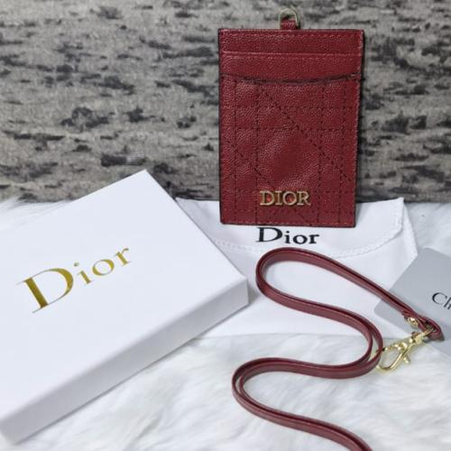 حامل البطاقة (الكارد هولدر) من ماركة ديور