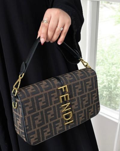 شنطة كروس يد من فندي