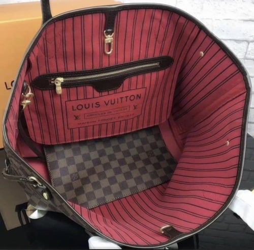 شنطة كتف ماركة لويس فيتون