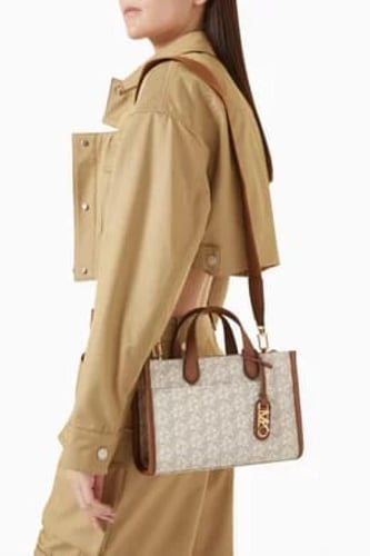 شنطة جيجي من مايكل كورس