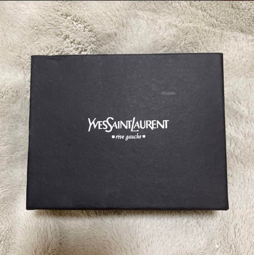 محفظه بطاقات من براند سان لوران