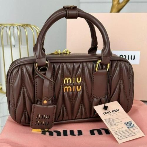 شنطه يد ميو ميو