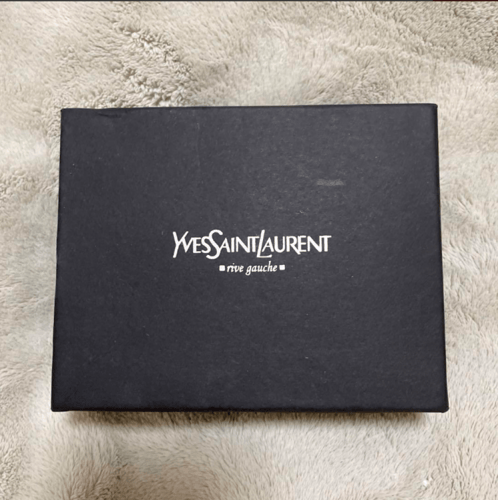 محفظه بطاقات من براند سان لوران