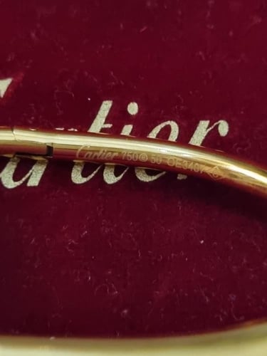 سوار كارتير من مجموعة "جوست آن كلو" لون ذهبي