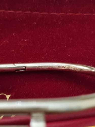 سوار كارتير من مجموعة "جوست آن كلو" لون فضي