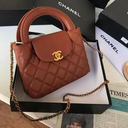 شنطة يد من شانيل