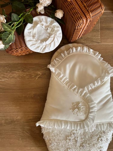 مهاد أمريكي اوف وايت مع القبعة