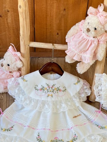 فستان أبيض من 0_3 قبعة الشهور الى 9_12 مع القبعة ا...