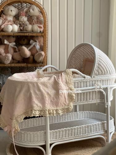 سرير خيرزان - بناتي