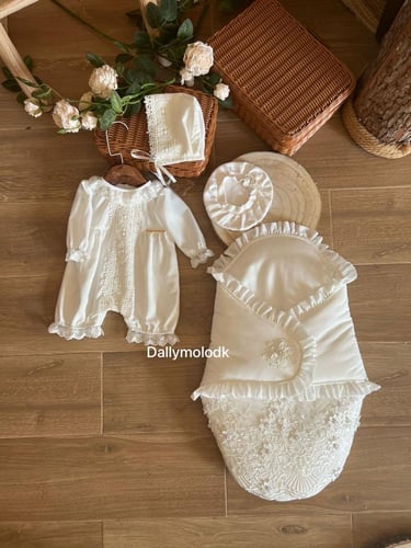 مهاد أمريكي اوف وايت مع القبعة