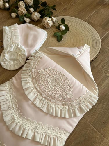 مدس وردي مع اللفه والقبعه الدائريه