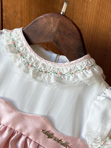 فستان من 0_3 الى 9_12 مع القبعة الفرنسية ومن 1 الى...