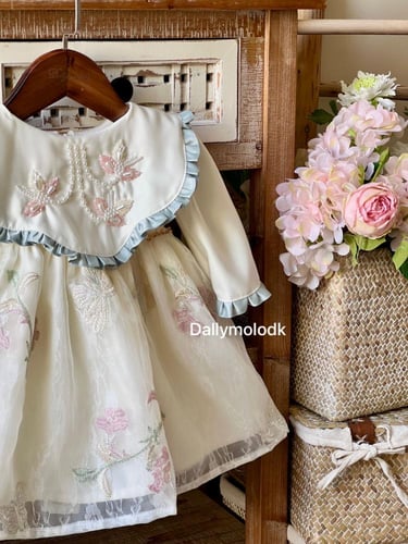 فستان 0-3 الى 1 سنه مع القبعه من2الى 3 سنوات بدون...