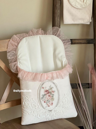 مدس بناتي مع اللفه والقبعه الدائريه