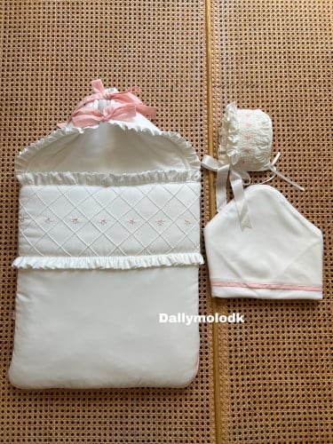 مدس بناتي مع اللفه والقبعه الفرنسيه