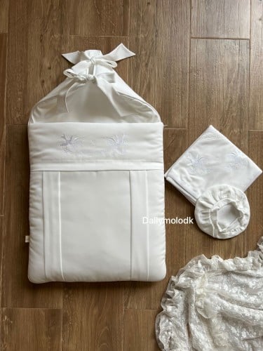 مدس محايد مع اللفه والقبعه الدائريه تطريز اوف وايت