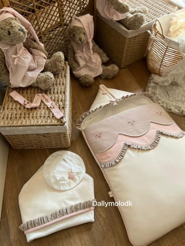 مدس بيج بناتي مع اللفه والقبعه الفرنسيه