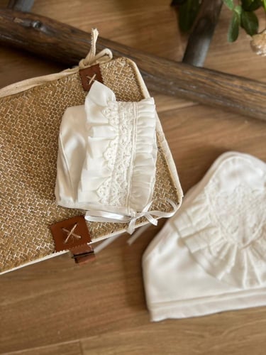 لفه اوف وايت مع القبعة الفرنسية