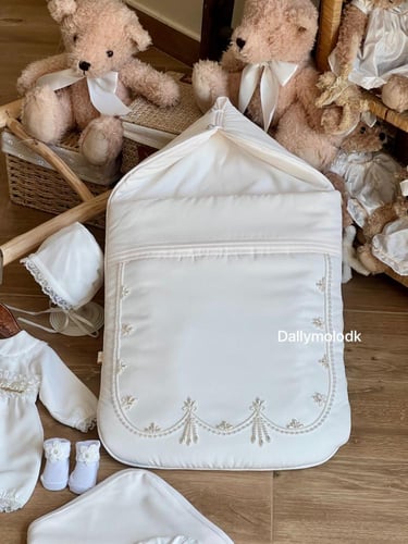 مدس اللولو مع اللفه والقبعه الدائريه