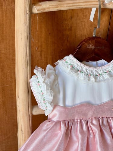 فستان من 0_3 الى 9_12 مع القبعة الفرنسية ومن 1 الى...