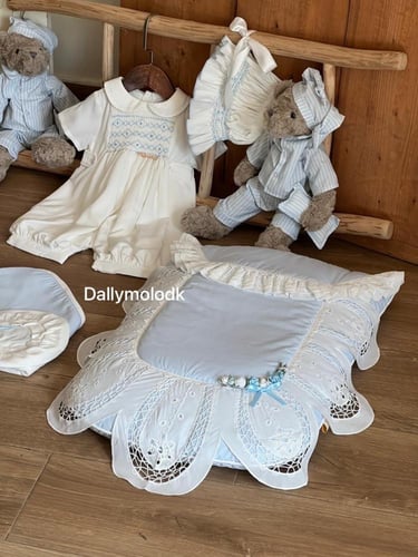 مفرش مع اللفه والقبعه الدائريه