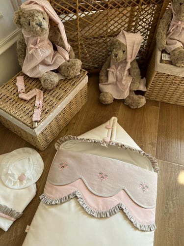 مدس بيج بناتي مع اللفه والقبعه الفرنسيه