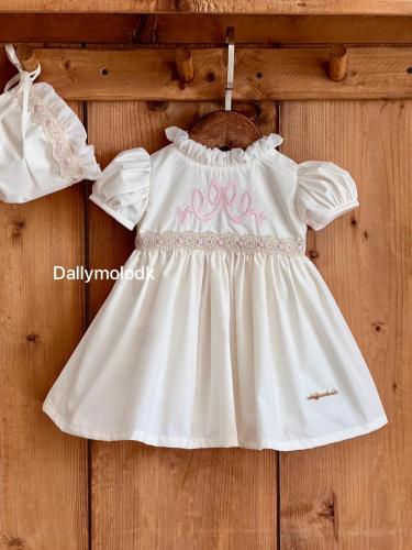 فستان مع القبعة الفرنسية 0-3 الى 1 سنوات