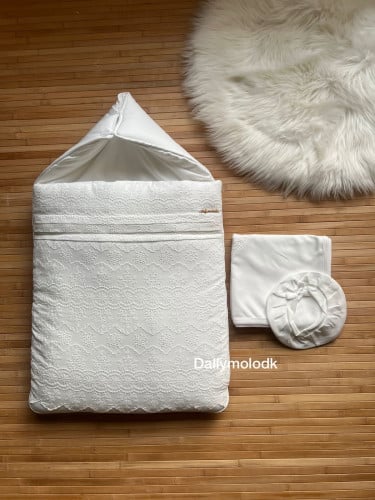 مدس اوف وايت محايد مع القبعة الدائرية