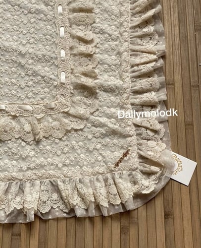 لفة دانتيل مع القبعة الفرنسية بيج