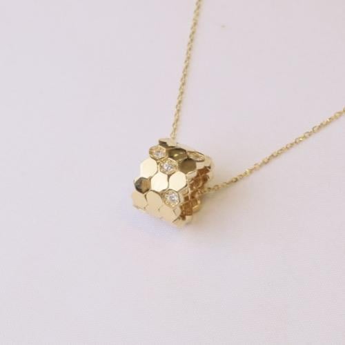 18 karat necklace