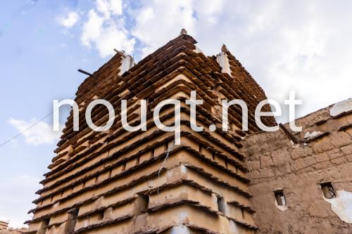 بيت طين قديم في قرى البطحاء في الواديين بمنطقة عسي...