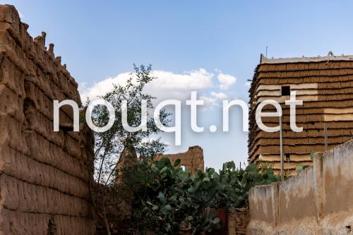 بيت طين قديم في قرى البطحاء في الواديين بمنطقة عسي...