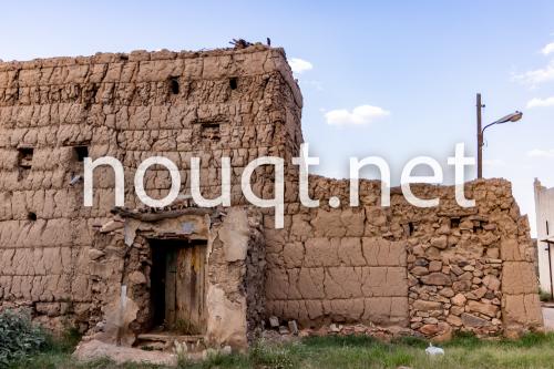 بيت طين قديم في قرى البطحاء في الواديين بمنطقة عسي...