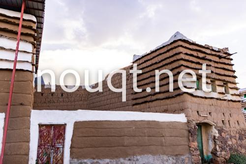 بيت طين قديم في قرى البطحاء في الواديين بمنطقة عسي...