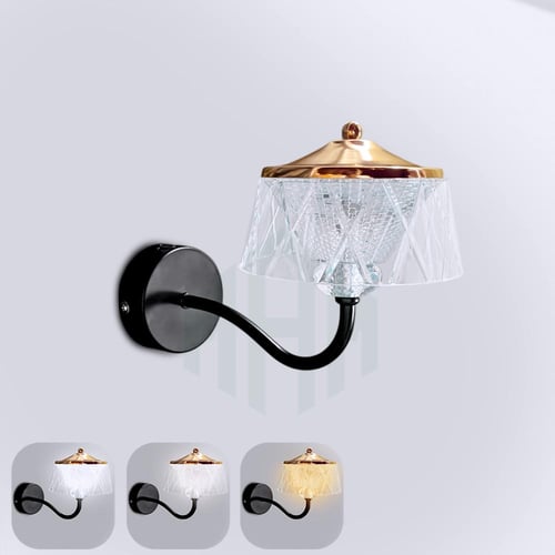 انارة جداري ثلاثي الإضاءة ولمسات ذهبية