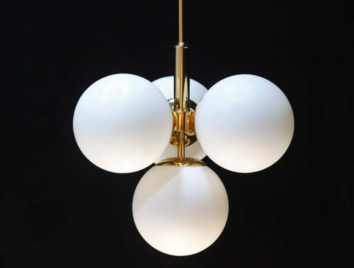 ثريا مودرن بــ4 كور ابيض ثلجي