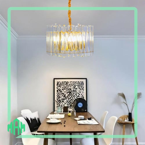 ثريا ذهبي باطلالة انيقة بتصميم جميل