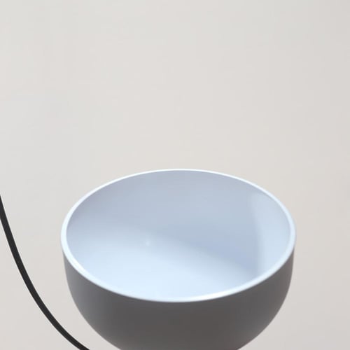 اضاءة علاقي ثلاثي باللون رصاصي