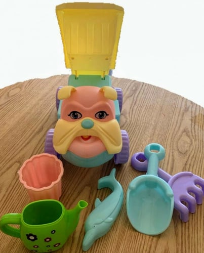 شاحنة القط للرمل+ ادوات