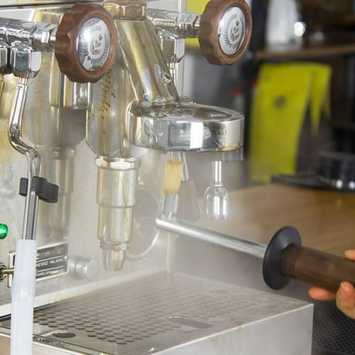 أداة تنظيف مكينة القهوة بالبخار