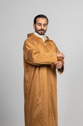 ثوب مغربي زعفراني