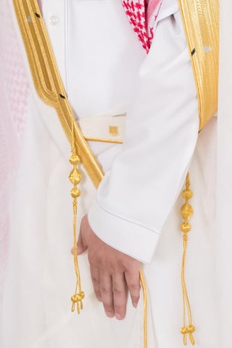 بشت ملكي ابيض